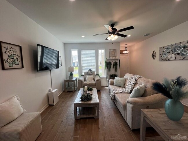 Building Photo - 23 El Paso Dr