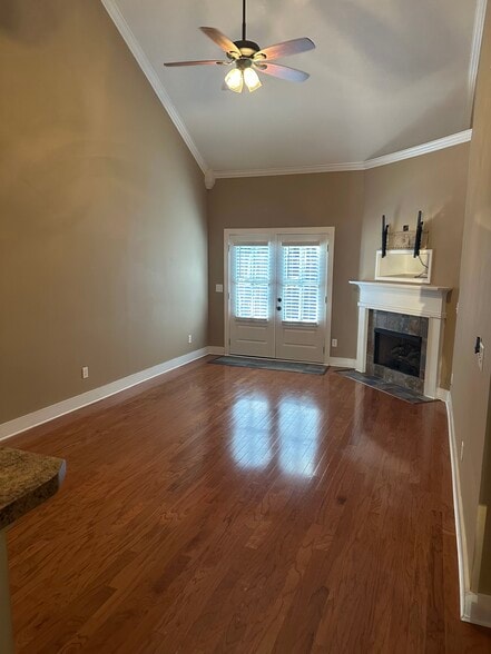 Living Room - 141 Singapore Cir