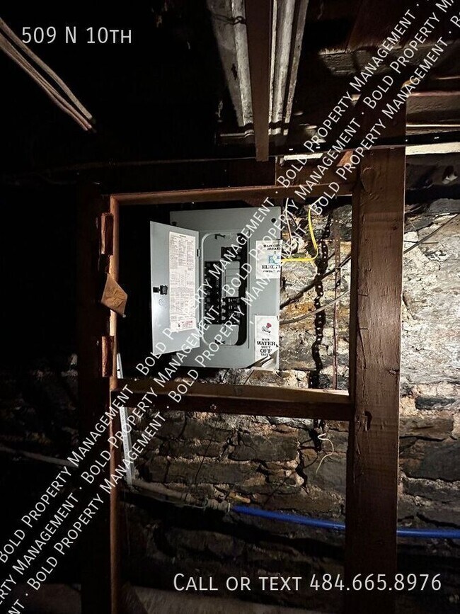 Building Photo - 509 N 10th-
