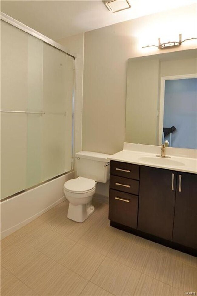 Building Photo - 869 Forest Trace Dr