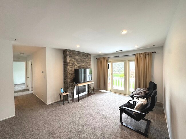 Building Photo - 220 Oak Knoll Ct
