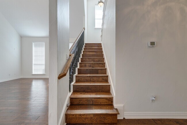 Building Photo - 1404 Clearwater Ct