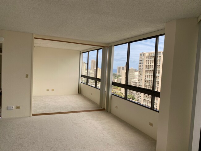 Building Photo - 2499 Kapiolani Blvd