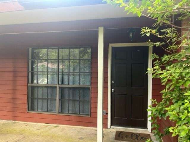 Building Photo - 35515 Oakridge Ave