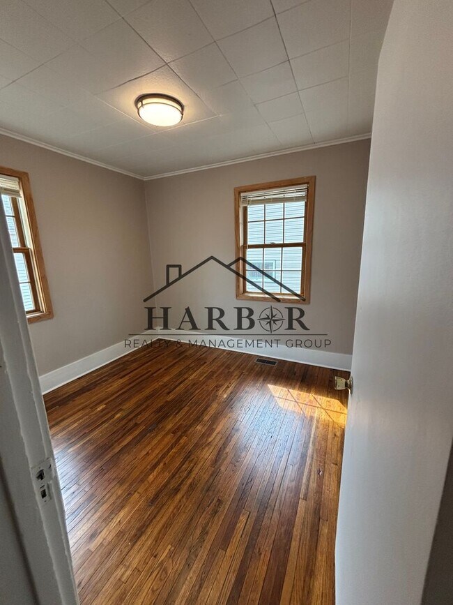 Building Photo - 800 8th Ave SE