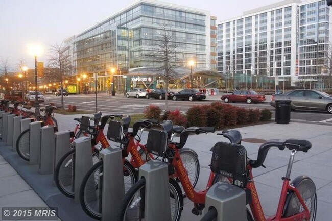 Bike Share - 242 G St SW