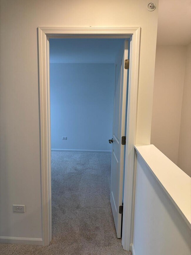 Building Photo - 450 Hathaway Ln