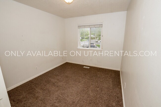 Building Photo - 1057 S 810 E