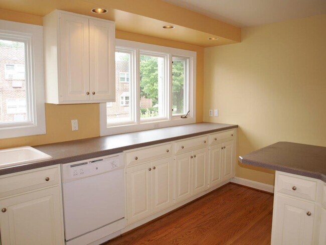 Building Photo - 5411 Houghton Pl