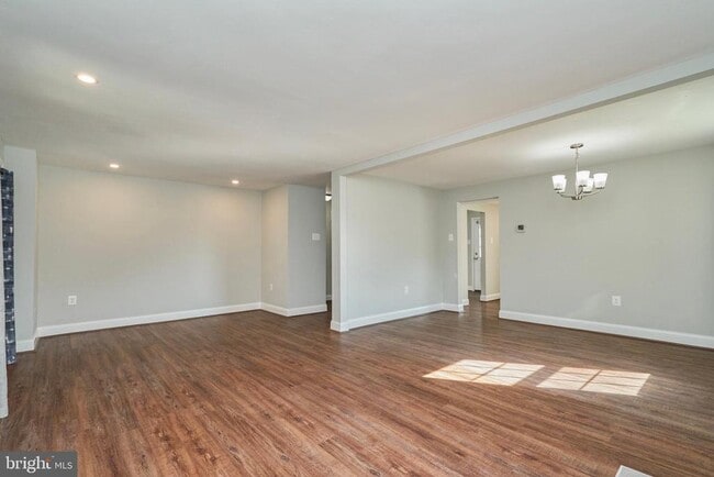 Building Photo - 8076 St Annes Ct