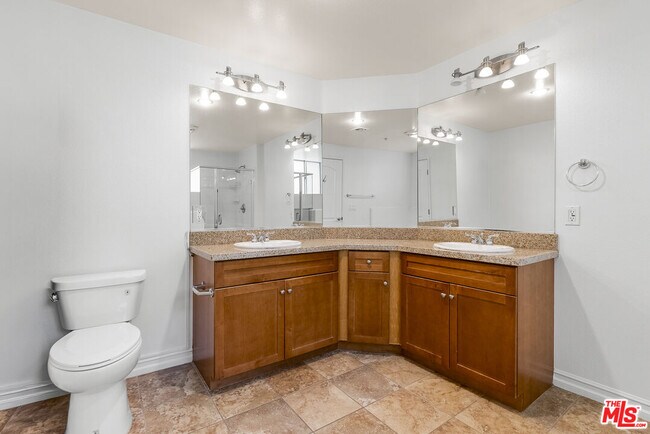 Building Photo - 629 Traction Ave