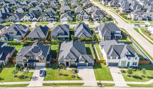 Building Photo - 2210 Bristlegrass Dr