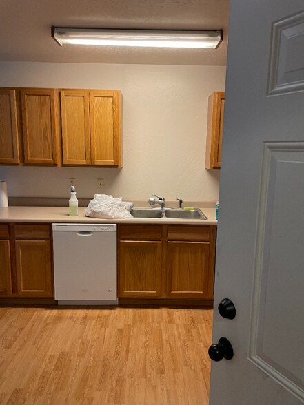 Building Photo - 51 Appleway Dr