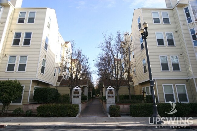 Building Photo - Spacious 1 Bedroom Loft at Ryland Mews