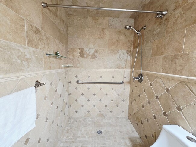 Building Photo - Charming 3 Bedroom, 2 bath Home in West El...