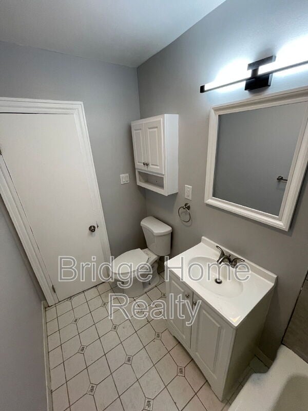 Building Photo - 2404 S 18th St
