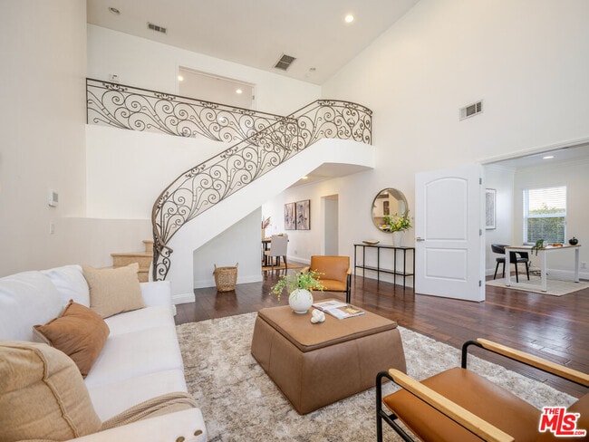 Building Photo - 5417 Allott Ave