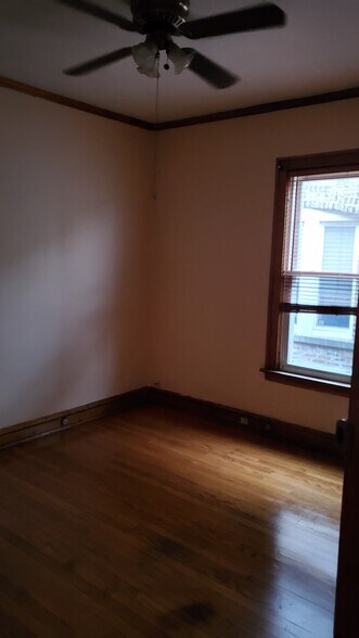 Full size Bedroom 3 - 8057 S Sangamon St