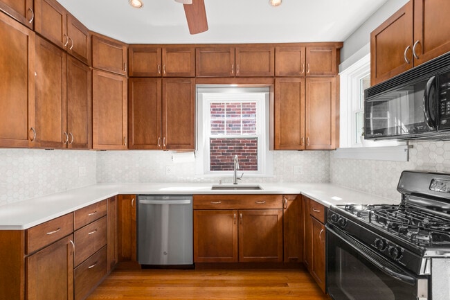 Building Photo - 5504 Itaska St