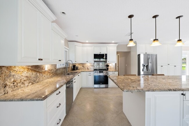 Building Photo - 1120 Renmar Dr