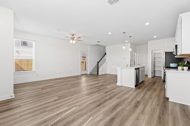 Building Photo - 120 Hartson Dr