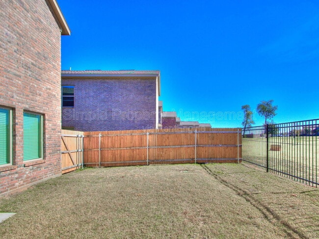 Building Photo - 1824 Wolford Wy