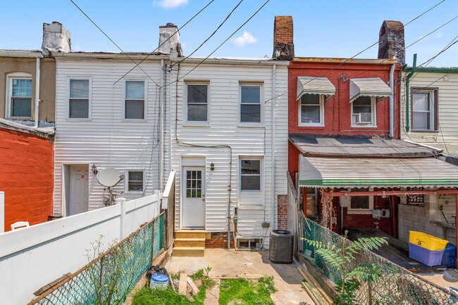 Building Photo - 146 N Ellwood Ave
