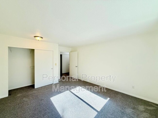 Building Photo - 3412 NE 66th Ave