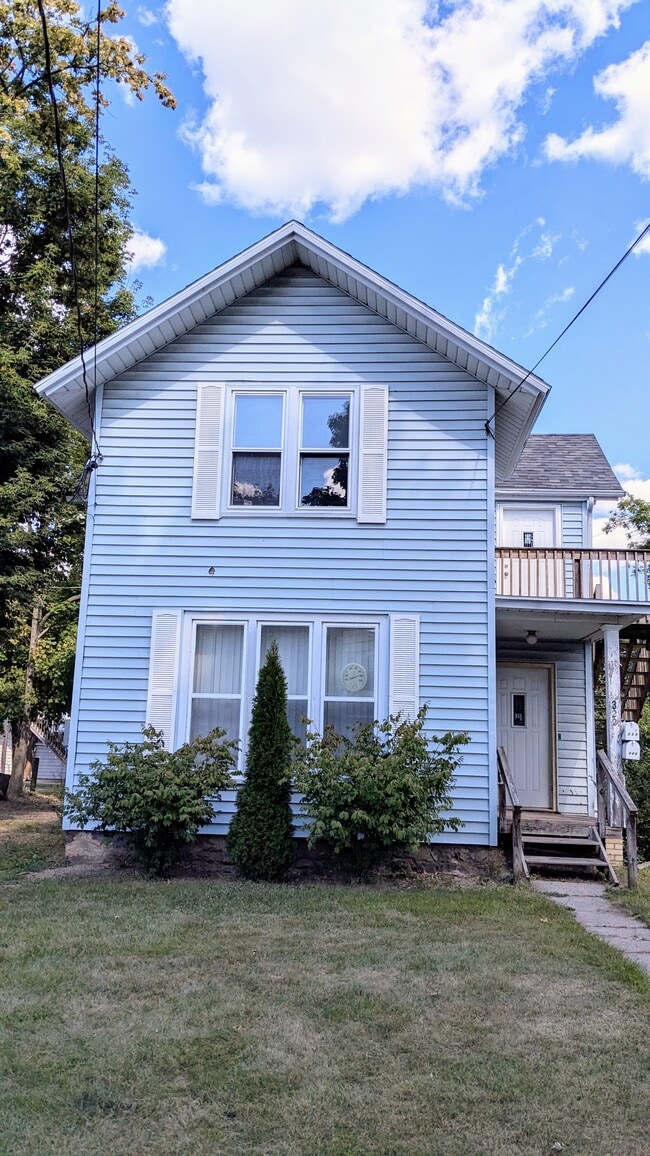 Building Photo - 322 W Maple St