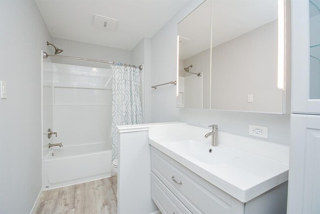 Building Photo - 2103 Winged Foot Dr