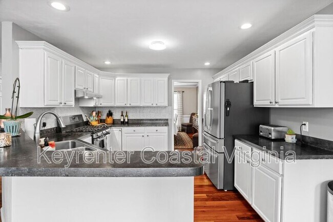 Building Photo - 109 Willow Wood Ave