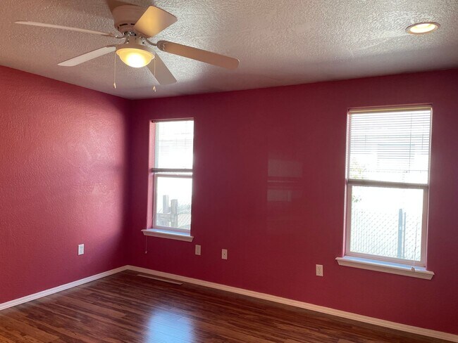 Building Photo - 430 W Crystal Dr
