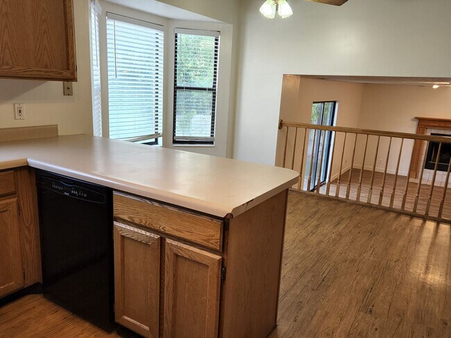 Building Photo - 4 Bd  2.5 Bath Home in West Jordan