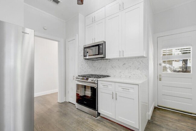Building Photo - 403 E 32nd St