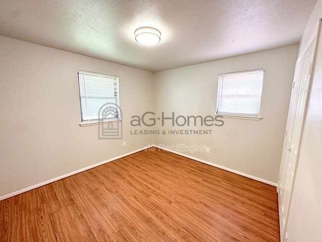 Building Photo - 4722 SE 27th St