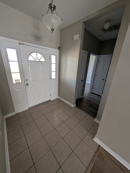 Entryway - 316 Peoria Blvd