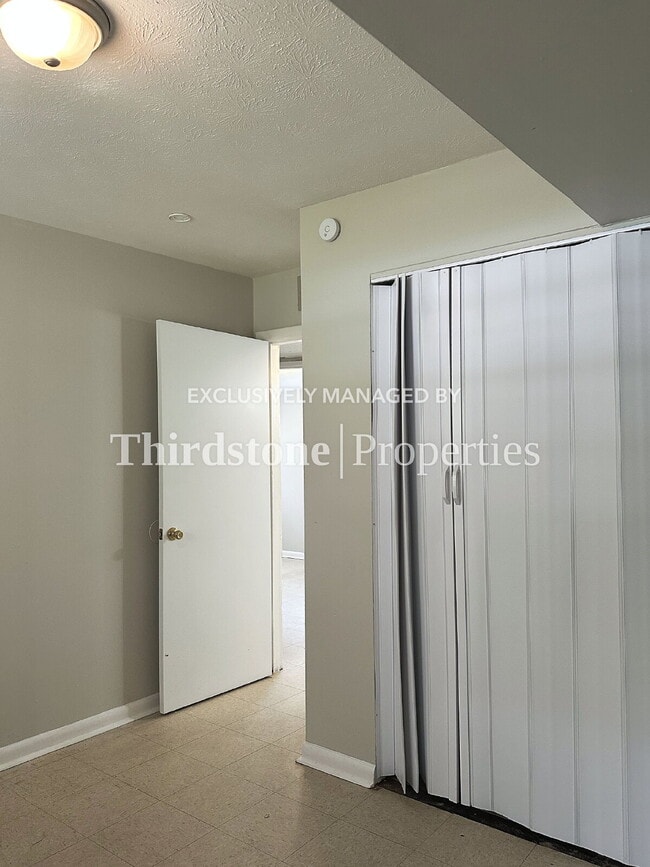 Building Photo - 630 E 60th St