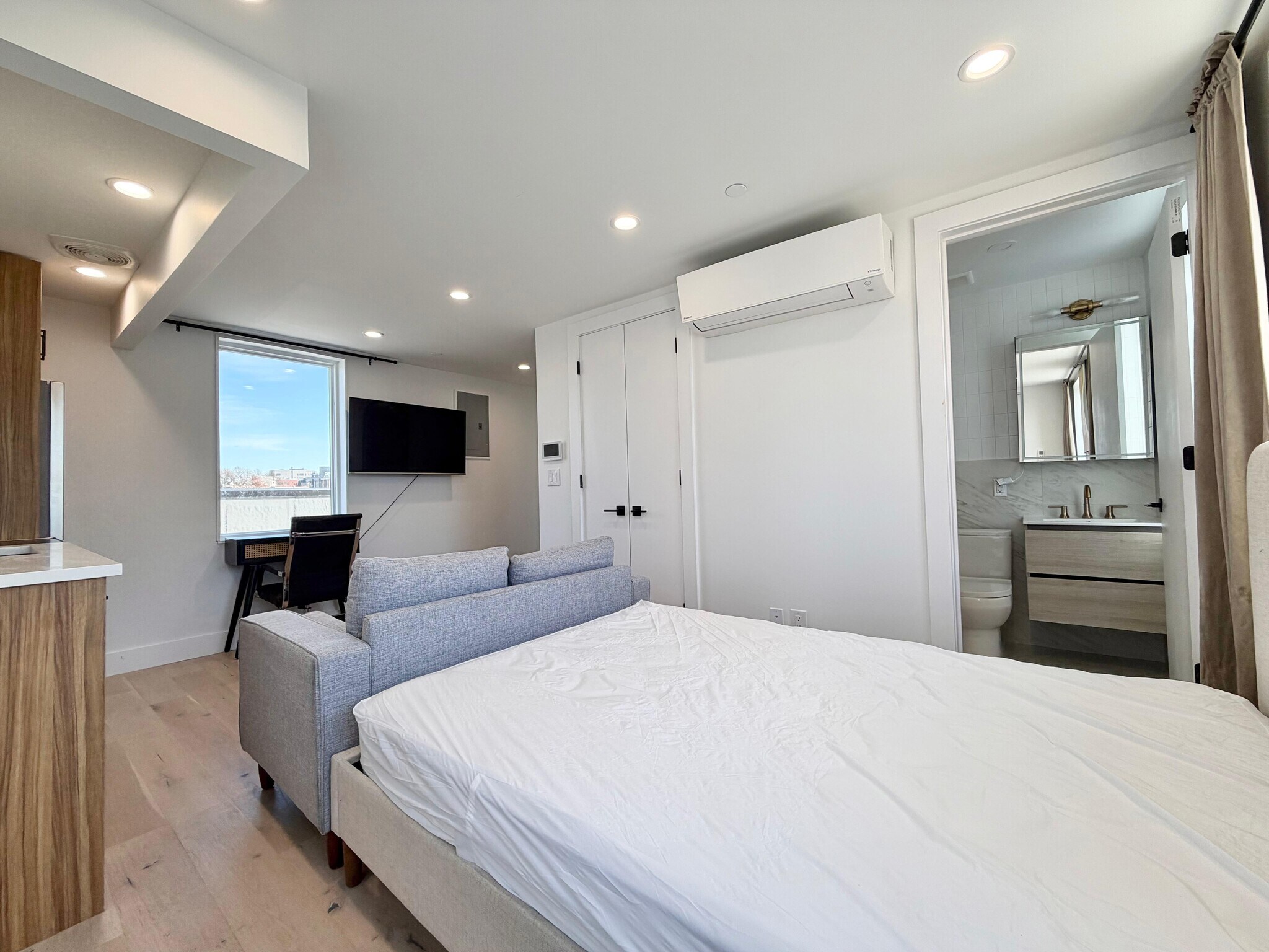 Building Photo - 485 Tompkins Ave