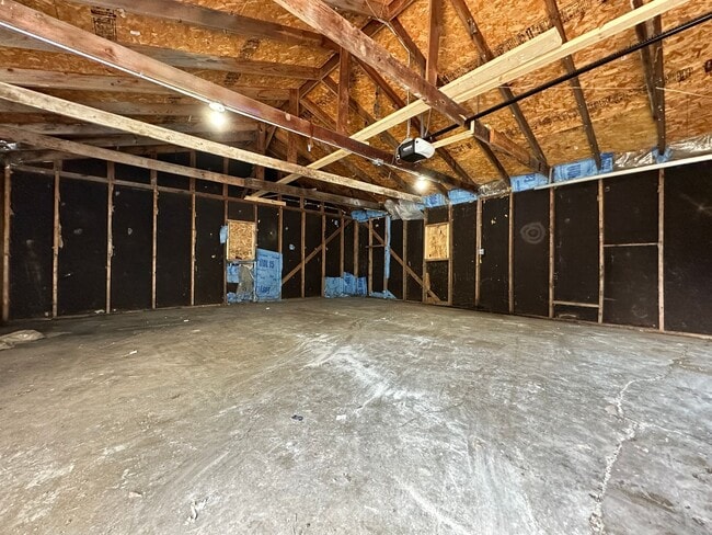 Building Photo - 3 Bedroom 2 Stall Detached Garage Fairgrounds