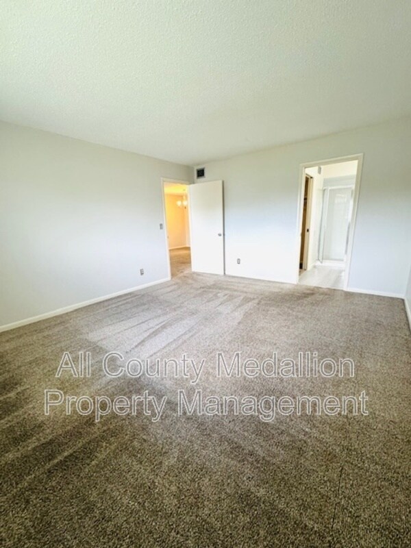 Building Photo - 6731 Winkler Rd