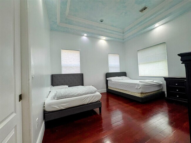 Building Photo - 5981 SW 37th Terrace