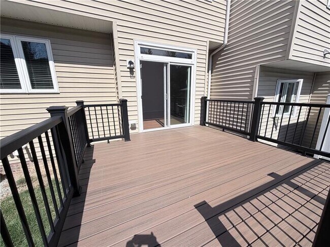 Building Photo - 525 Gala Dr