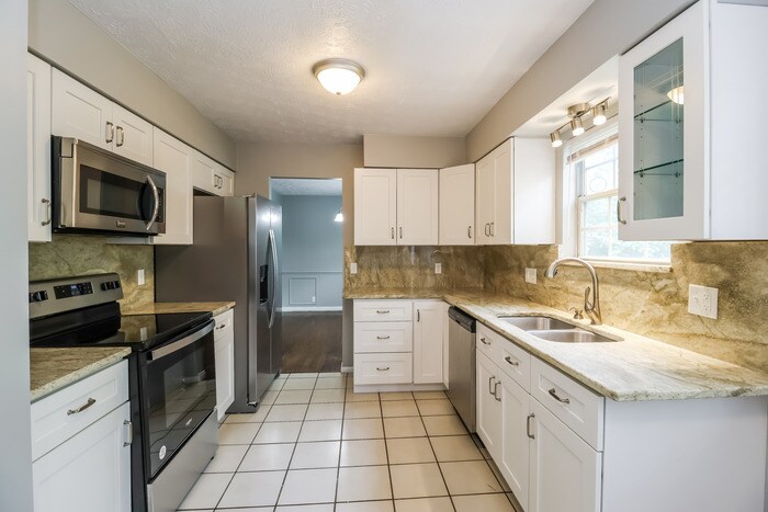 Building Photo - 7561 Tanglewood Ln