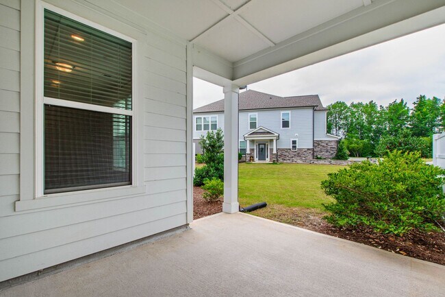 Building Photo - Beautifully Appointed Townhome in Prime Ho...