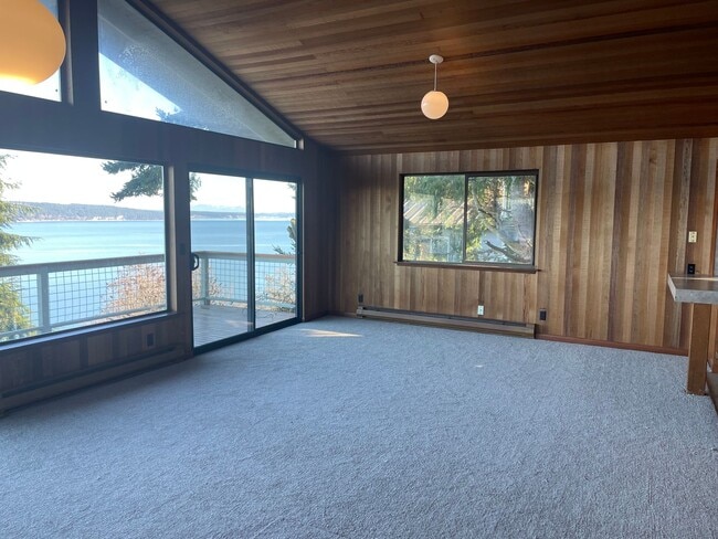 Building Photo - Comfortable View Home in Greenbank!