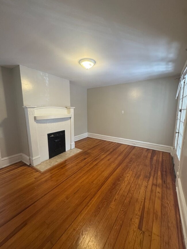 Building Photo - Charming 1 BR apartment on N. Person St. s...