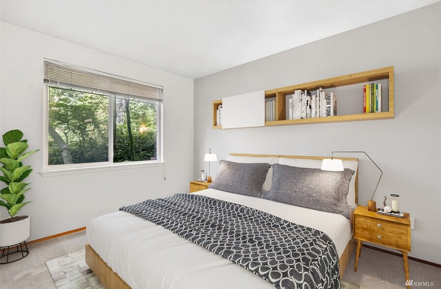 Building Photo - 12712 Admiralty Way
