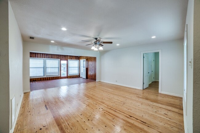 Building Photo - 244 Halcyon Pl