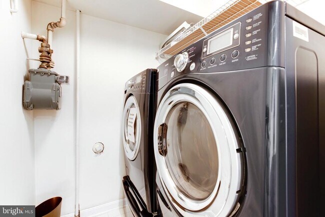 Building Photo - 6021 Riddle Walk