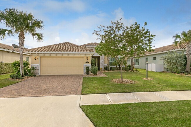 Building Photo - Luxury Living At An Affordable Price